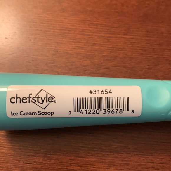 Brand new! Plastic ice cream scoop in sea foam green - Picture 2 of 2